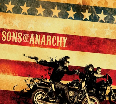 Ikonische Motorradkultur in "Sons of Anarchy" vor einem patriotischen Hintergrund