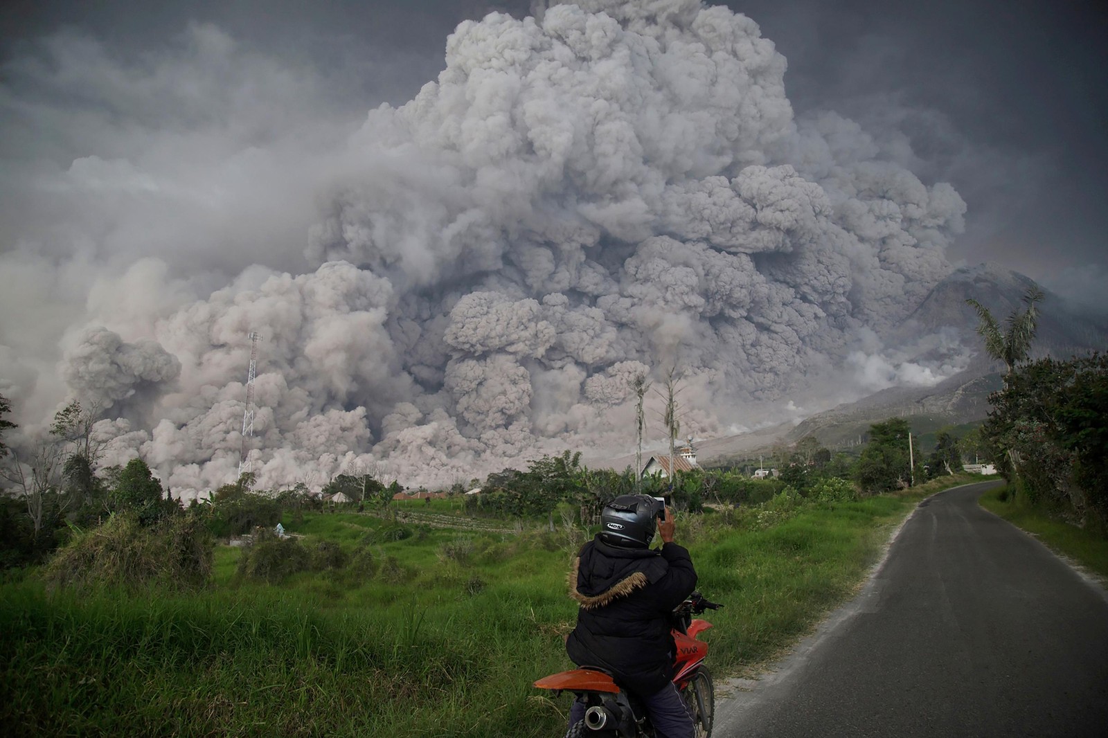 Скачать обои гора синобунг, mount sinabung, вулкан, вулканический пепел, дым