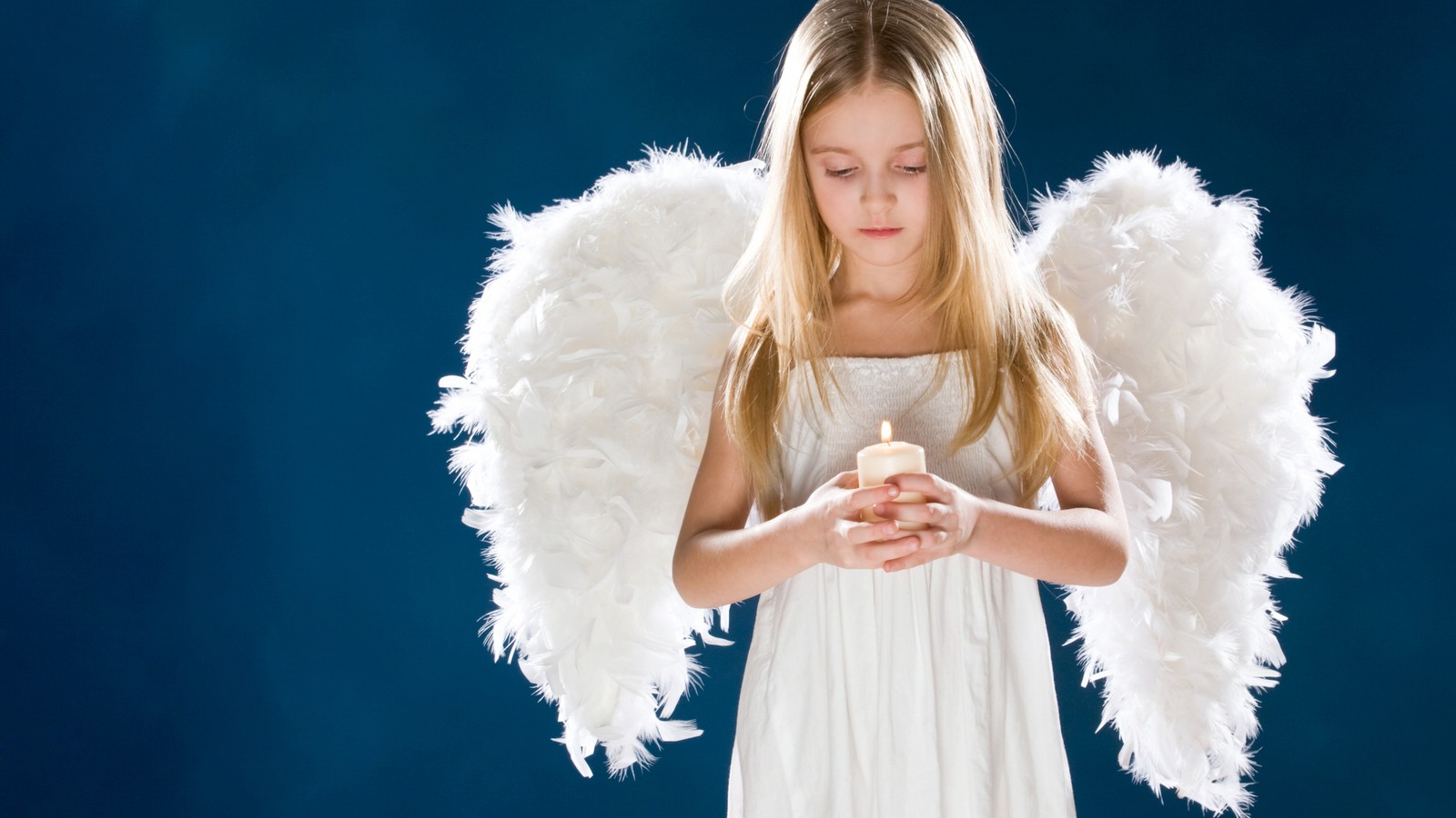 Arafed angel girl in white dress holding a candle (beauty, angel, long hair, happiness, infant)