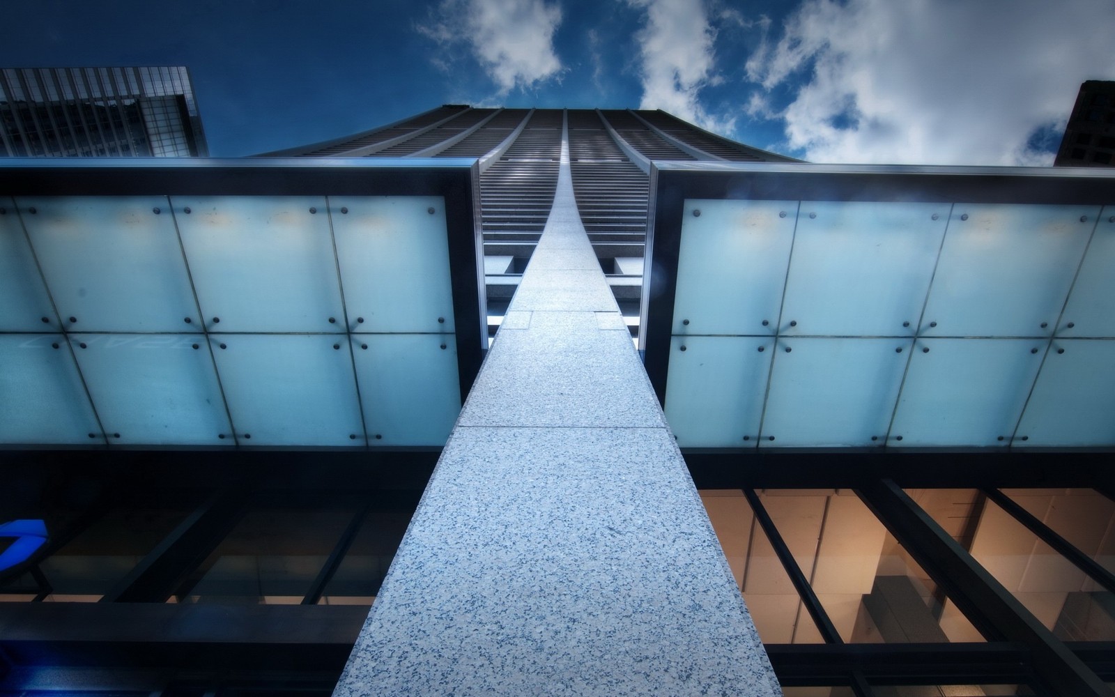 A view of a tall building with a sky background (architecture, facade, line, cloud, daylighting)