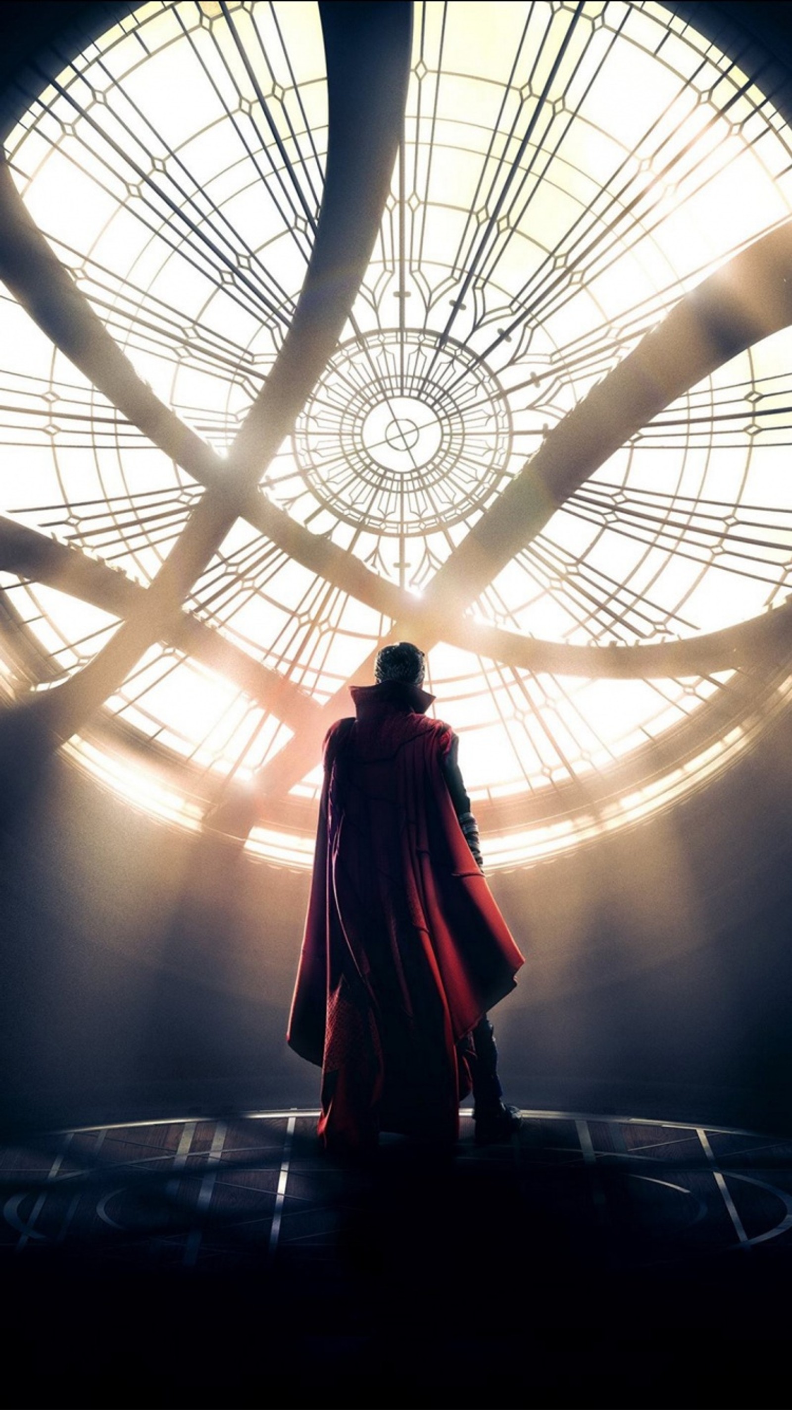 Image arabe d'un homme en manteau rouge devant une grande fenêtre (docteur, étrange, marvel, doctor strange)