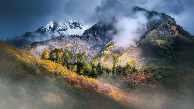 Herbstliche Majestät: Colorado Berge geschmückt mit Herbstfarben