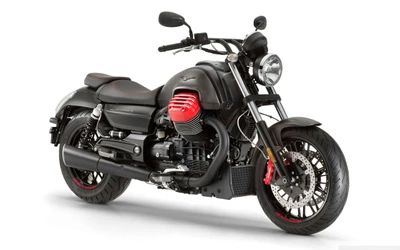 Мотоцикл Moto Guzzi Cruiser с характерным дизайном и аксессуарами