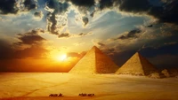 Atardecer sobre las pirámides de Giza: Un paisaje majestuoso del antiguo Egipto