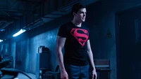 Conner na roupa de Superboy da segunda temporada de Titans