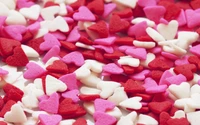 Chispas en forma de corazón coloridas para una dulce celebración del Día de San Valentín