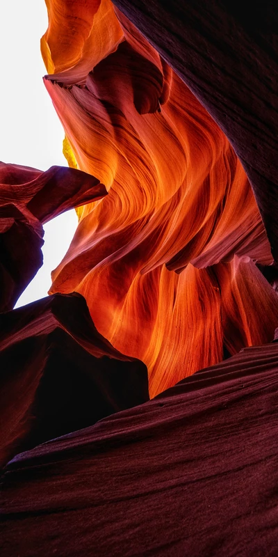 Tourbillons vibrants du Canyon Antelope illuminés par la lumière naturelle