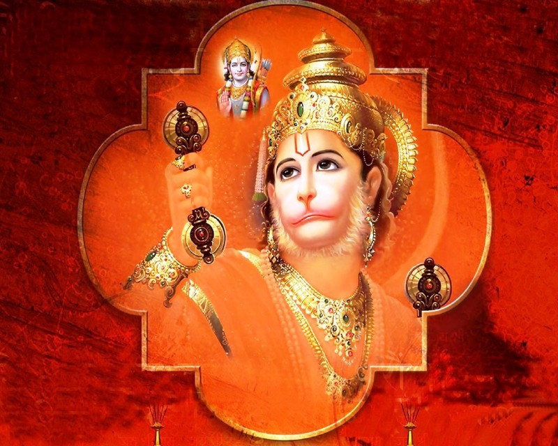 Крупный план статуи женщины с короной на голове (хануман, hanuman, баран)