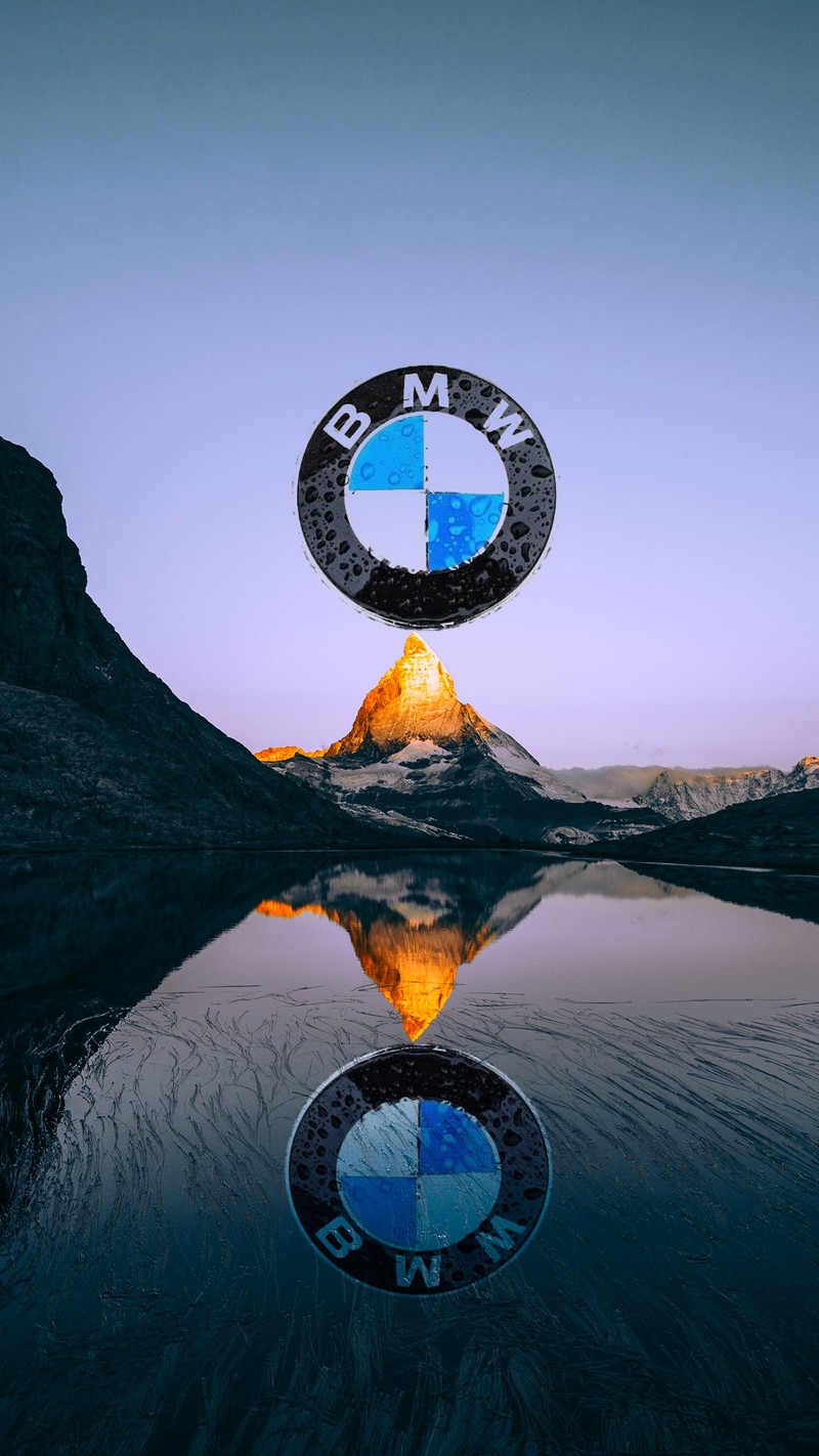 Imagem do logotipo da bmw em uma montanha refletindo em um lago (bmw, natureza)