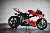 Ducati 1299 Moto Esportiva em Vermelho com Rodas de Liga e Carenagem de Performance.