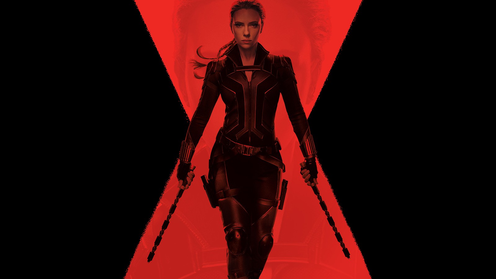 Una mujer con un traje negro sosteniendo una pistola y una luz roja (viuda negra 2020, black widow 2020, película, cartel, viuda negra)