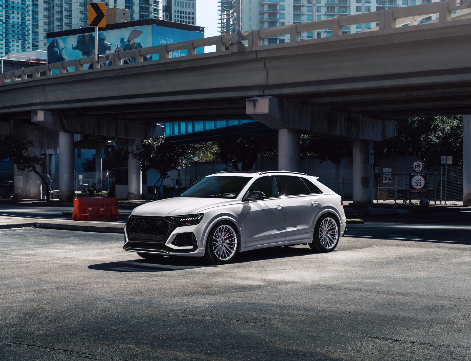 audi rs q8, white cars, downtown, miami, 5k wallpaper