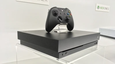 Consola Xbox elegante con un controlador de juego moderno, que muestra tecnología de juego de vanguardia.