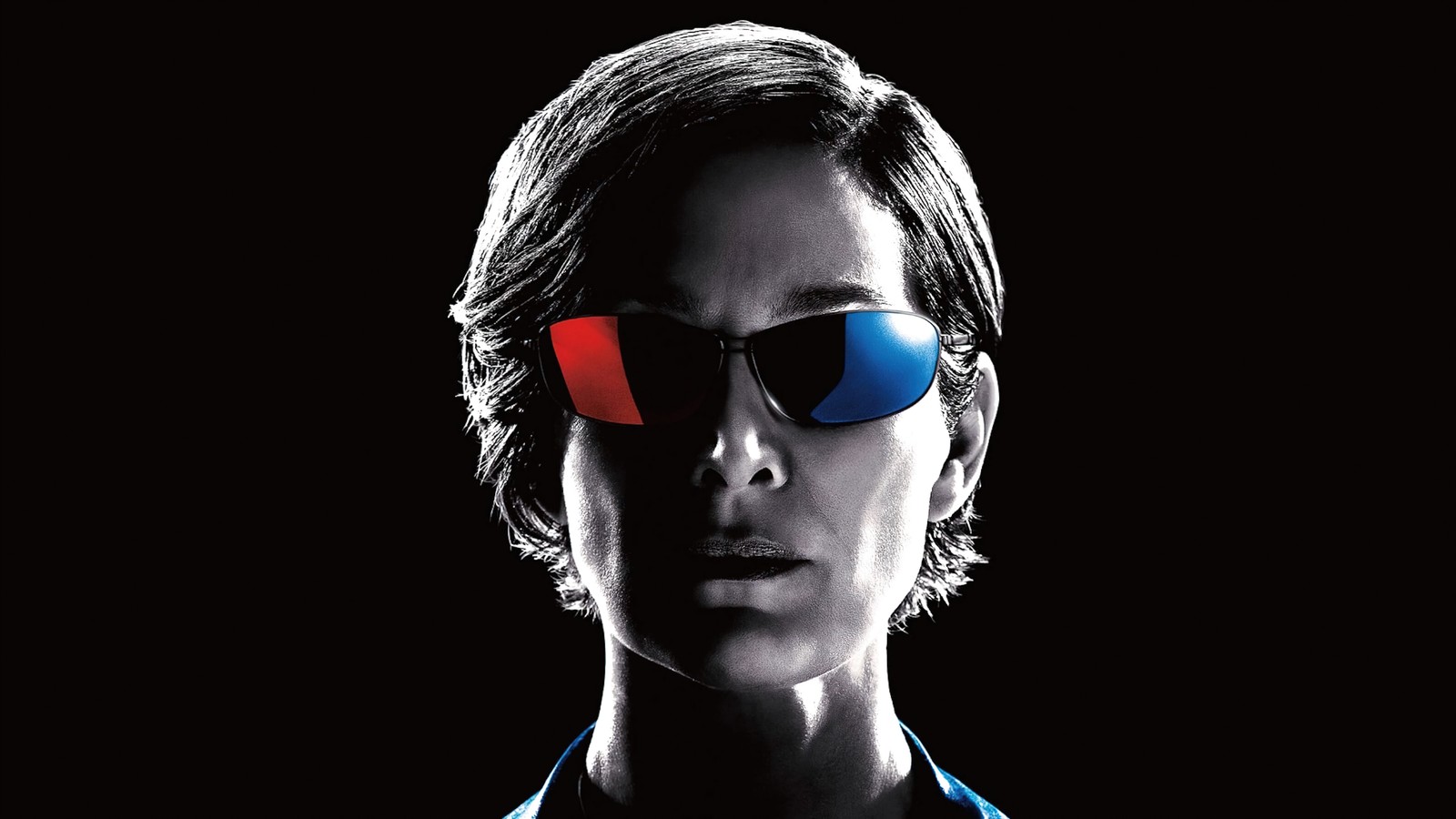 Une image pixelisée d'un homme avec des lunettes de soleil sur le visage (matrix resurrections, the matrix resurrections, film, 2021, trinité)