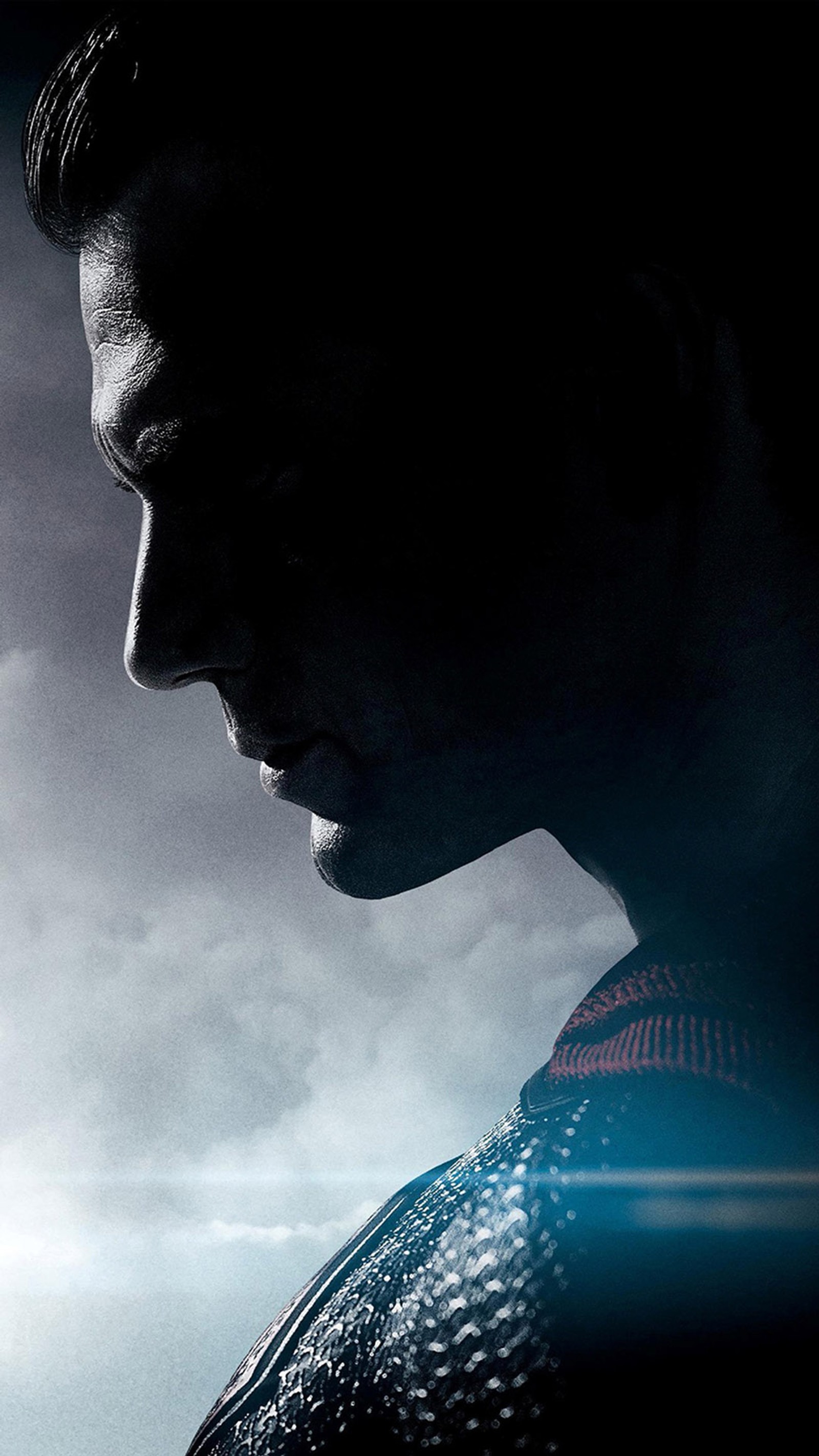 Eine nahaufnahme eines man of steel posters mit einem himmel-hintergrund (batman, superman)