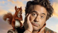 Robert Downey Jr. y su compañero ardilla en Dolittle (2020)