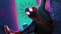 Miles Morales se lance dans l'action avec son sens de l'araignée emblématique, incarnant l'énergie vibrante du Spider-Verse.