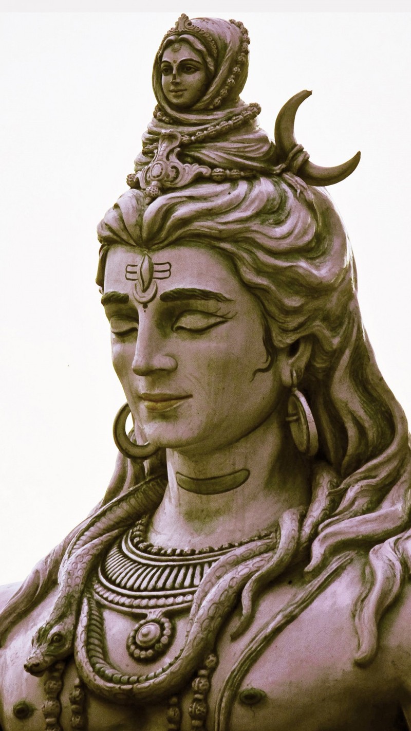 Крупный план статуи женщины с короной на голове (бог, шива, shiva)