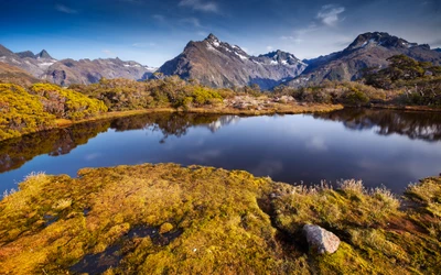 Schlüsselgipfel Landschaft: Ruhige Reflexionen der Berge in Neuseeland