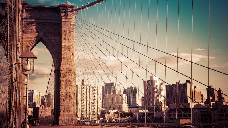 Вид на мост с городом на заднем плане (бруклинский мост, мост манхэттен, manhattan bridge, мост, город)