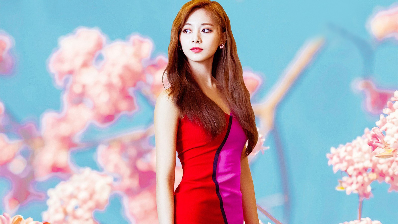 Un primer plano de una mujer en un vestido rojo de pie frente a un árbol (dos veces, kpop, chicas, elegante para ti, tzuyu)