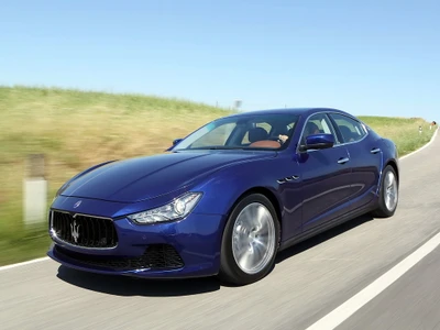 Maserati Quattroporte: Роскошный Гран Турер в Движении