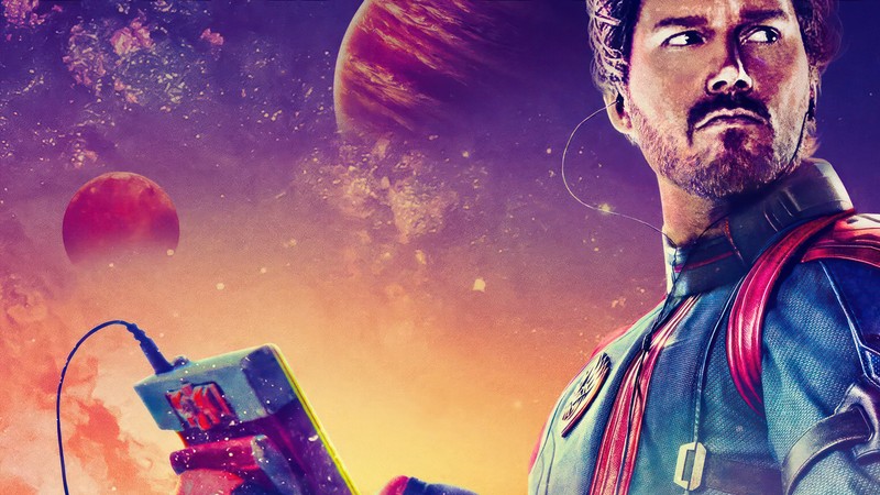 Мужчина в красном плаще держит книгу и мобильный телефон (star lord, стражи галактики том 3, guardians of the galaxy vol 3, фильм, marvel)