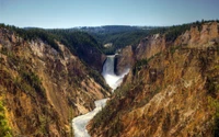 Cascada del Alto Yellowstone que cae a través del Gran Cañón de Yellowstone