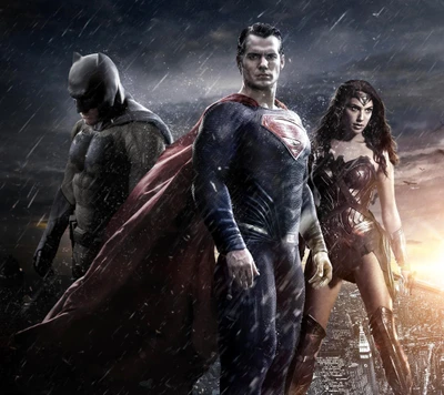 Superhelden vereinen sich: Batman, Superman und Wonder Woman in einem dramatischen Showdown