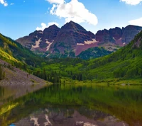 Serenidade reflexiva em Maroon Bells, Colorado