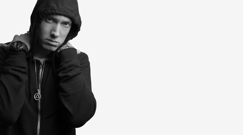 Арабский человек в худи держит бейсбольную биту (эминем, eminem, the marshall mathers lp, рэпер, d12)