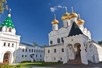 Historische byzantinische Kathedrale mit goldenen Kuppeln in Rostow, Moskau