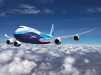 Boeing 747-8 Interkontinental Über Den Wolken Fliegend