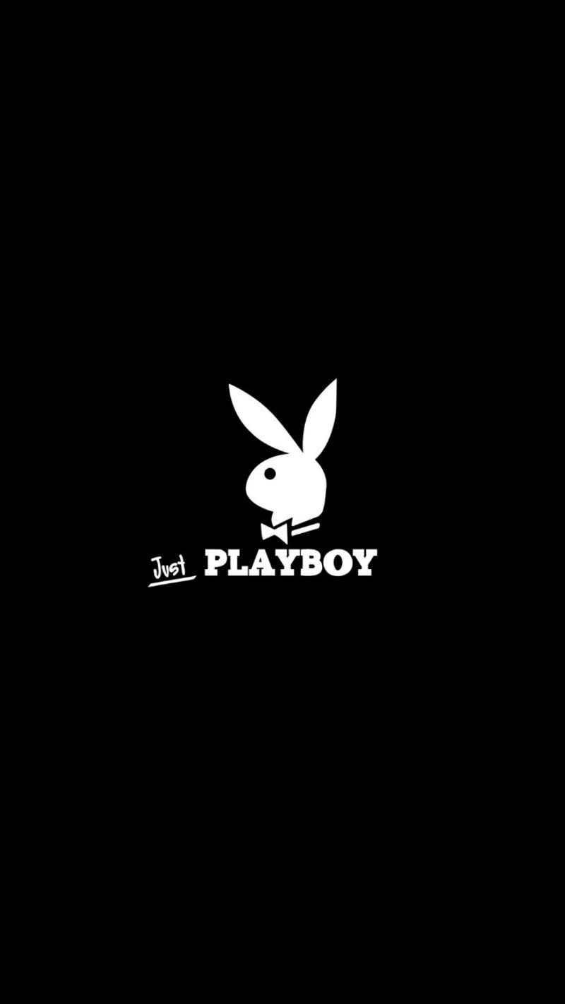 Крупный план черного фона с белым логотипом playboy (мальчики, музыка)