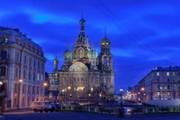 Iglesia del Salvador sobre la Sangre iluminada por la noche en San Petersburgo