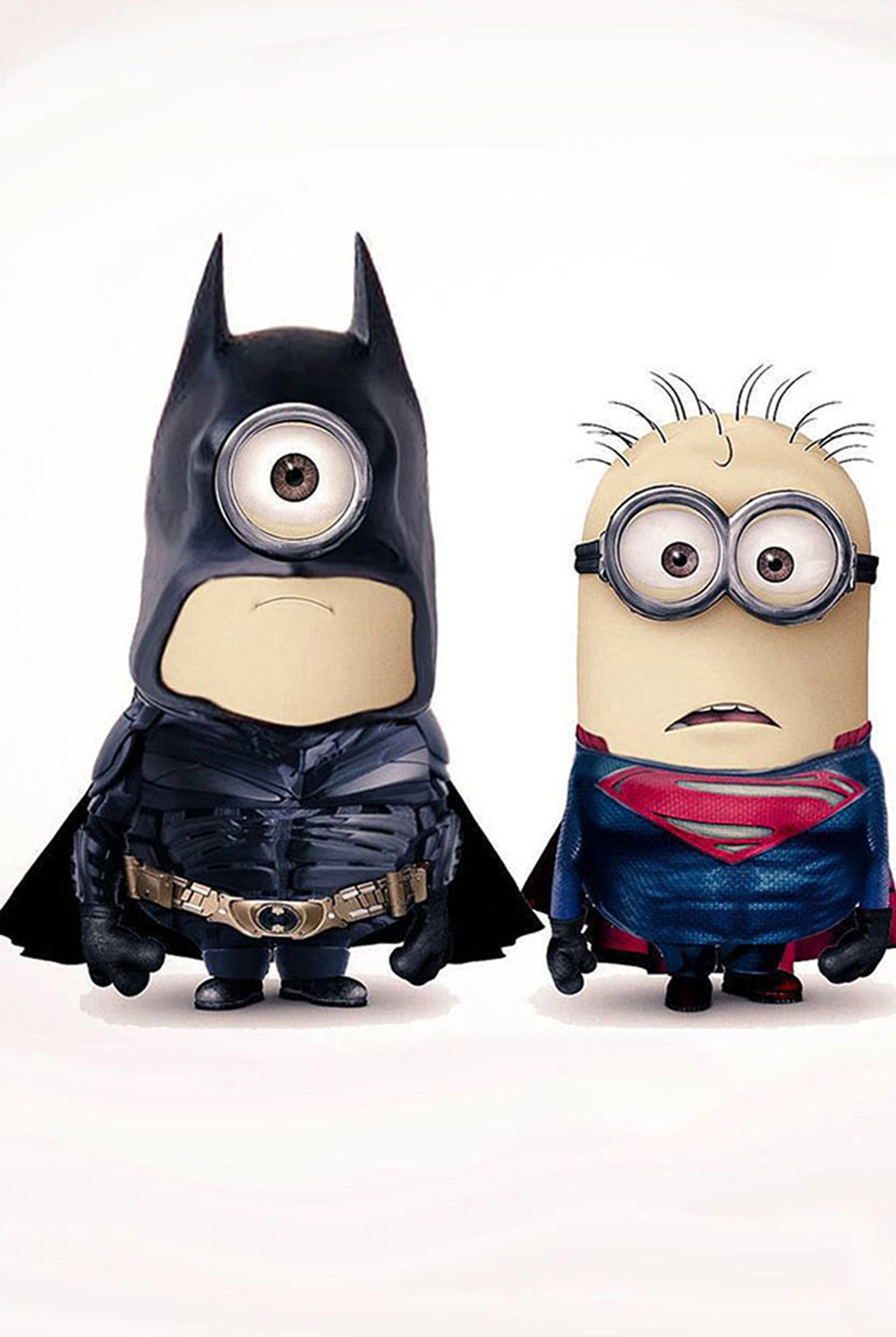 Des figurines de minions de batman et superman sont posées en rang (sdsd, swgh)