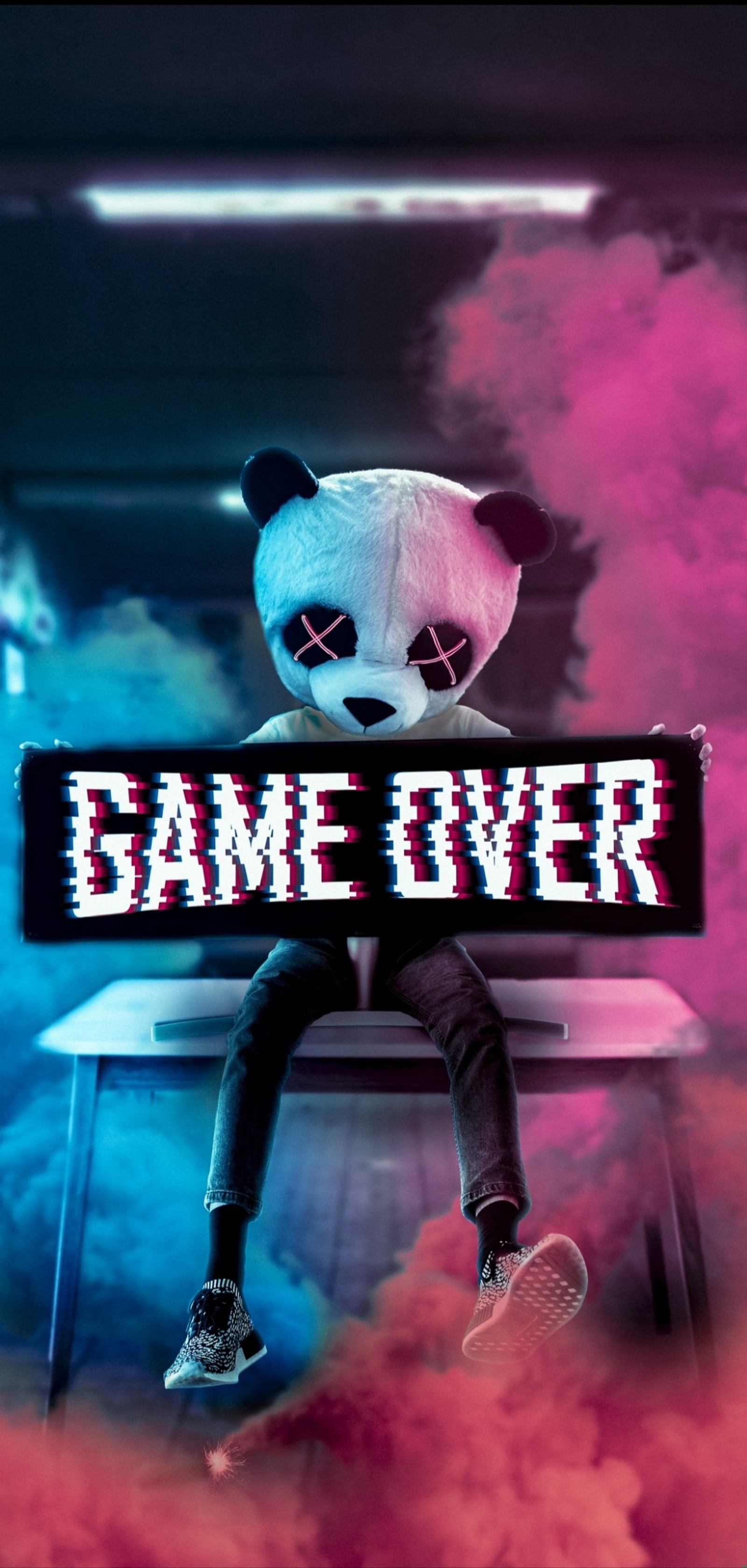 Uma imagem estilizada de um urso panda sentado em um banco com um sinal de 'game over' (jogo terminado, panda, papel de parede)