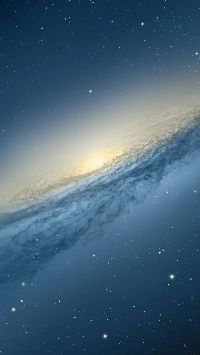 Une galaxie sereine avec un noyau lumineux, entourée d'une mer d'étoiles et de poussière cosmique.