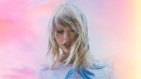 Taylor Swift avec un maquillage coloré, incarnant une ambiance rêveuse et artistique.