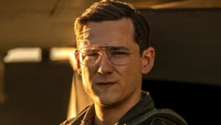 Glen Powell como Hangman em "Top Gun: Maverick" (2022)