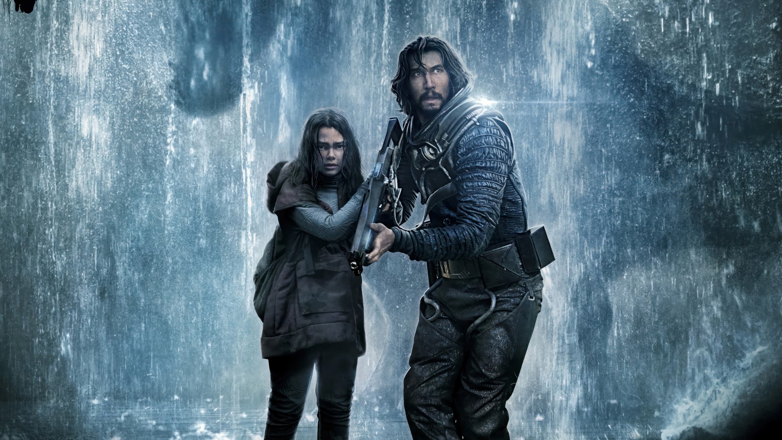 Um casal de pessoas em pé diante de uma cachoeira (65 2023, filme, cartaz, adam driver, ariana greenblatt)