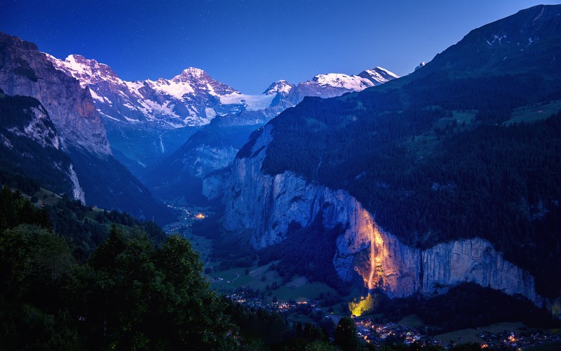 Вид на долину с горой на заднем плане (lauterbrunnen, долина, ривенделл, rivendell, горы)