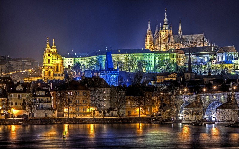 Аэрофотоснимок города с замком и мостом ночью (карлов мост, charles bridge, ночь, достопримечательность, город)