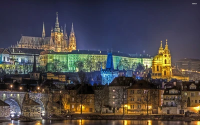 O horizonte iluminado de Praga: Catedral de São Vito e arquitetura histórica à noite