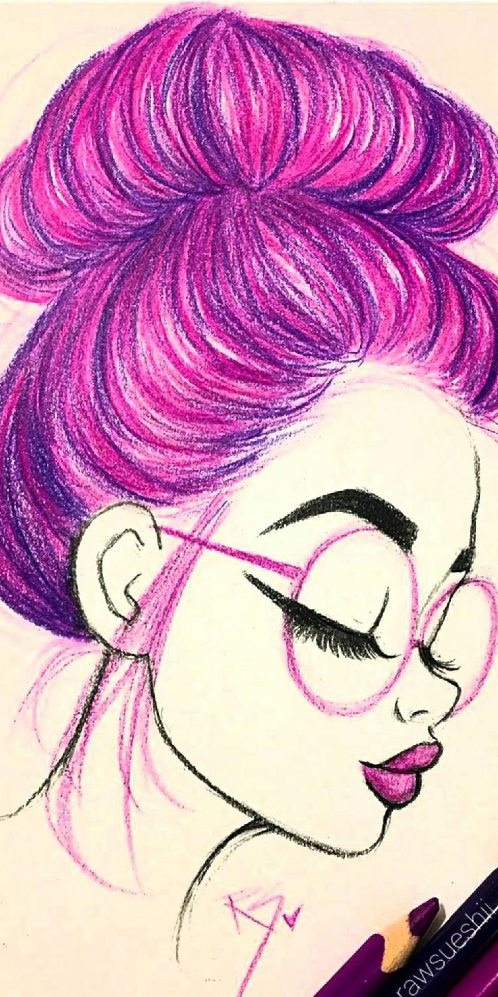 Un dessin d'une femme avec des lunettes et des cheveux roses (fille cool, fille)