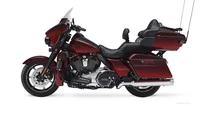 Moto Harley Davidson Touring en finition rouge profond