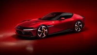 2024 Ferrari 12-Zylinder: Eine Dunkelrote Sportwagen-Ästhetik in 8K Auflösung