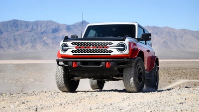 2025 Ford Bronco 2-Portas Stroppe: Ícone off-road em paisagem desértica