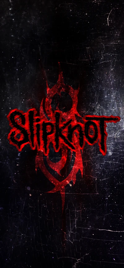 Logotipo do Slipknot com design tribal em um fundo metálico desgastado