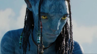 Personagem Na'vi de "Avatar: O Caminho da Água" (2022) com características distintas e olhar intenso